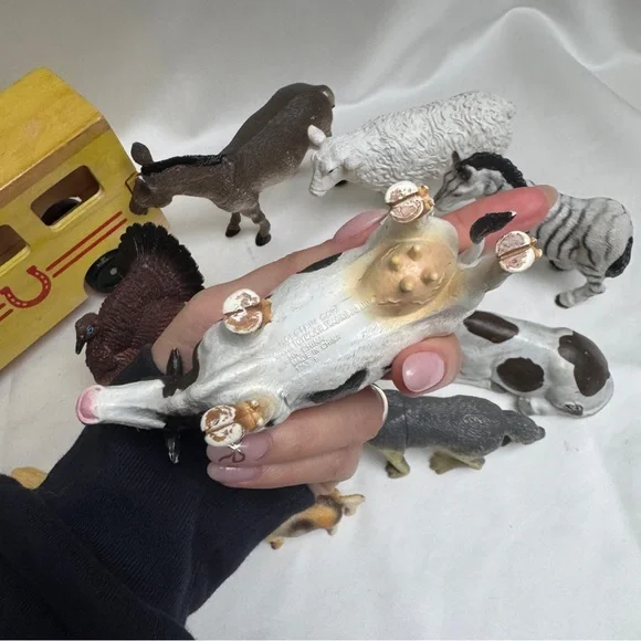 Melissa & Doug Tractor & Animals - Picture 5 of 10